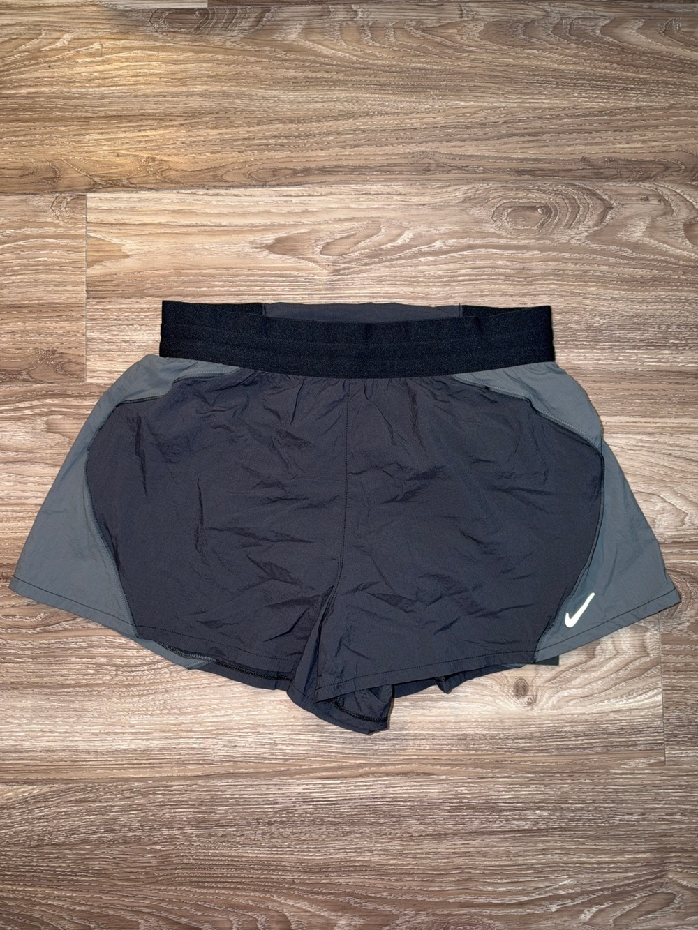 Nike Swift Dri-Fit 2.5” Women’s Size S Grey/Black High-Rise Running Shorts
